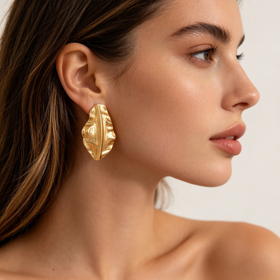 Pendientes de Metal Dorado Estilo Bohemio | Diseño de Hoja Plegada | Por Mayor para Tiendas de Moda| JI JOYA