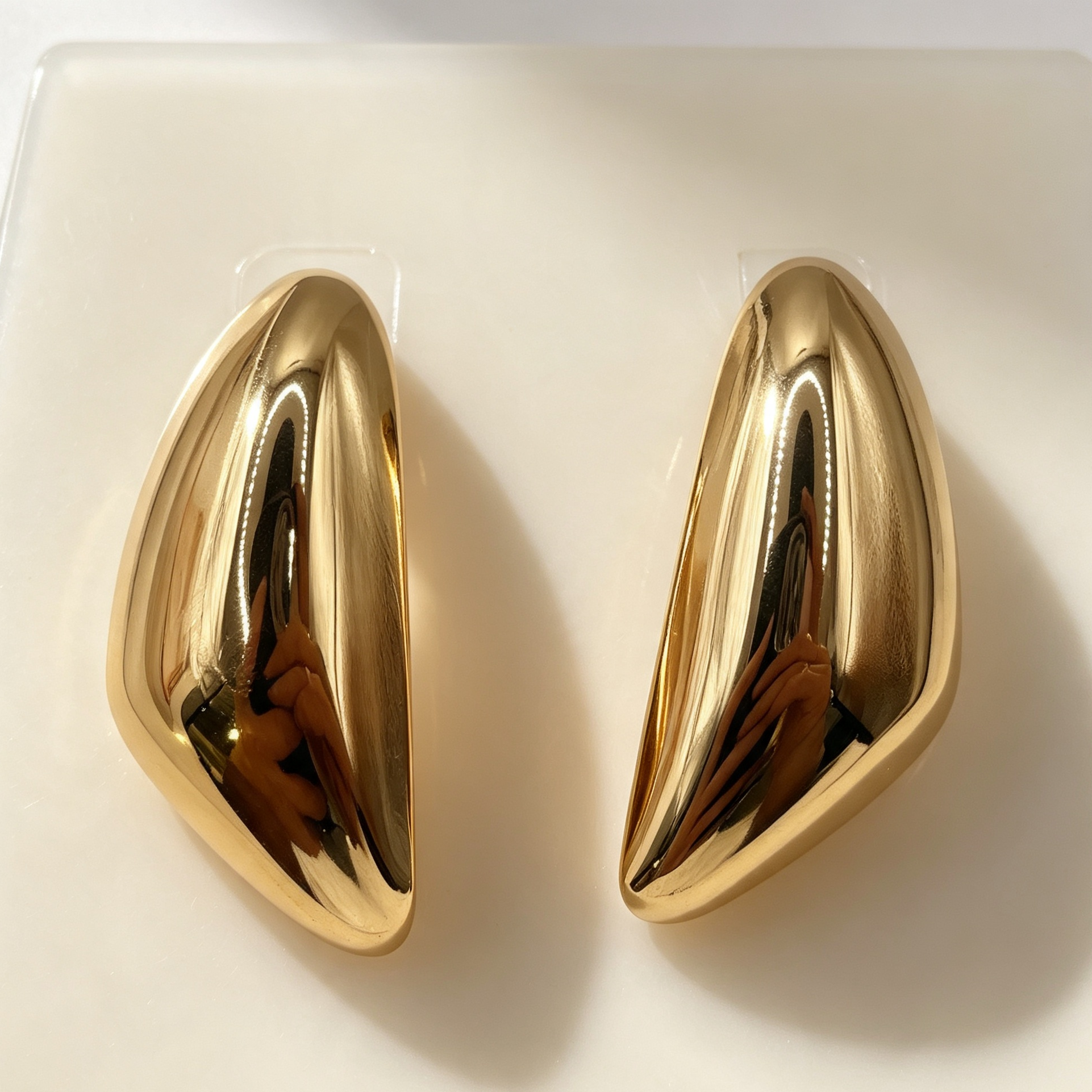 Pendientes Grandes Geométricos Dorados Brillantes | JI JOYA Mayorista