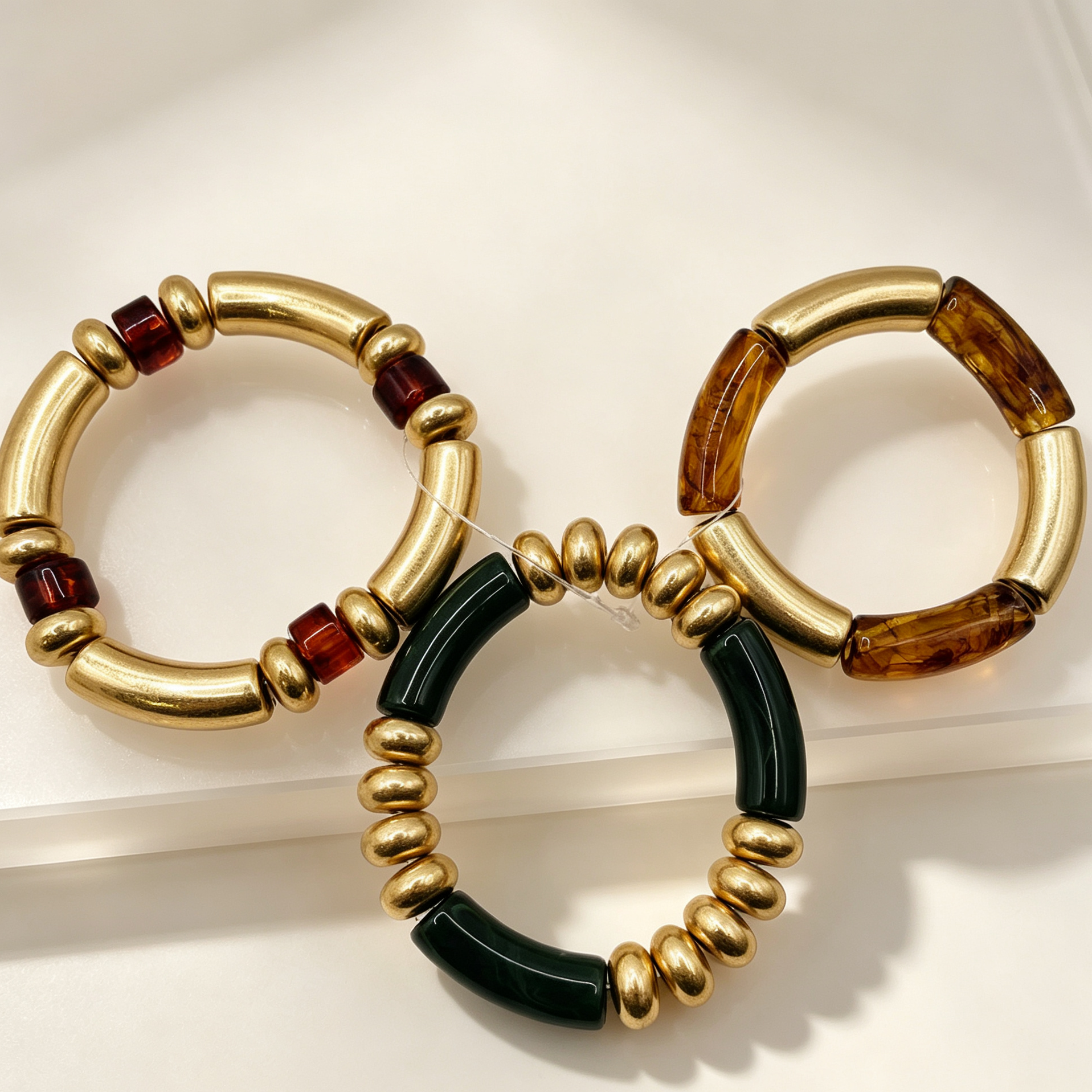 Set de 3 pulseras elásticas de resina y metal dorado | Venta al por mayor accesorios de moda|JI JOYA