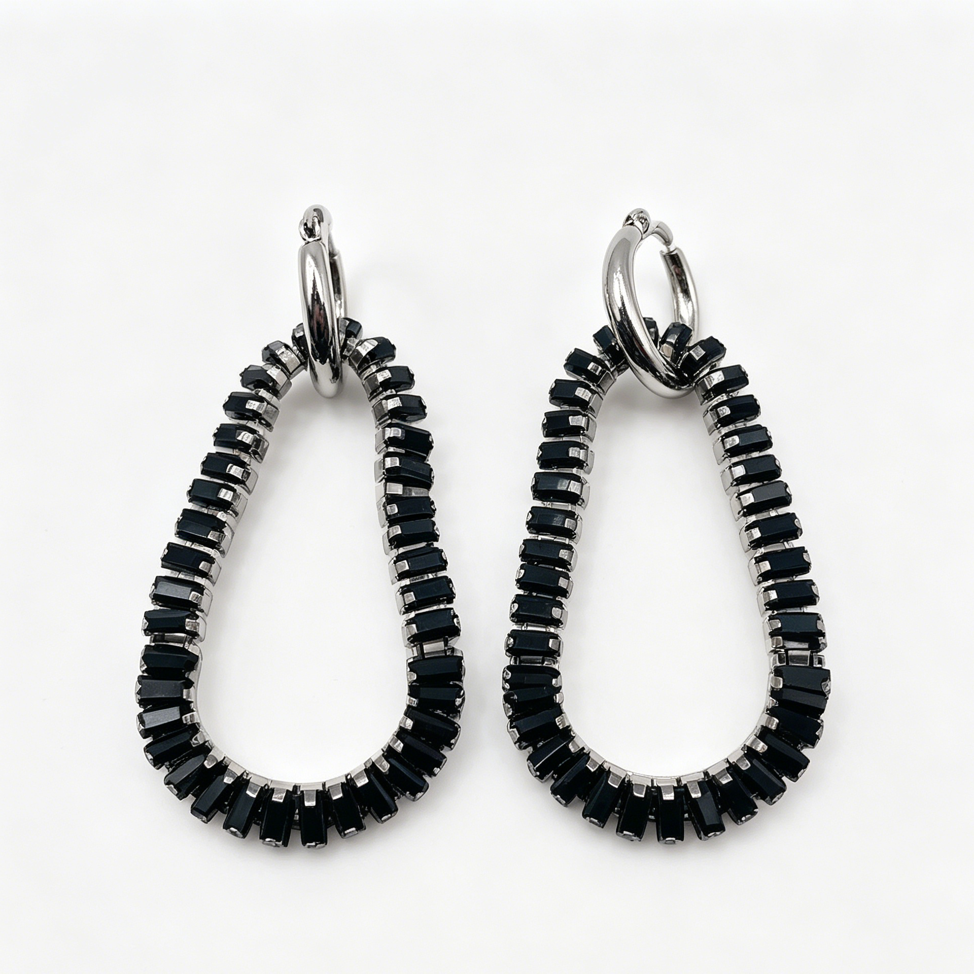 Pendientes Aro Largo Forma Huevo con Piedras Negras/Oro, Pendientes de Cristal Baguette al Por Mayor para Mayoristas y Tiendas de Moda|JI JOYA