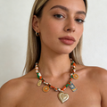 Gargantilla con colgante de corazón bohemio: collar retro de tela tejida colorida para vacaciones y uso diario.