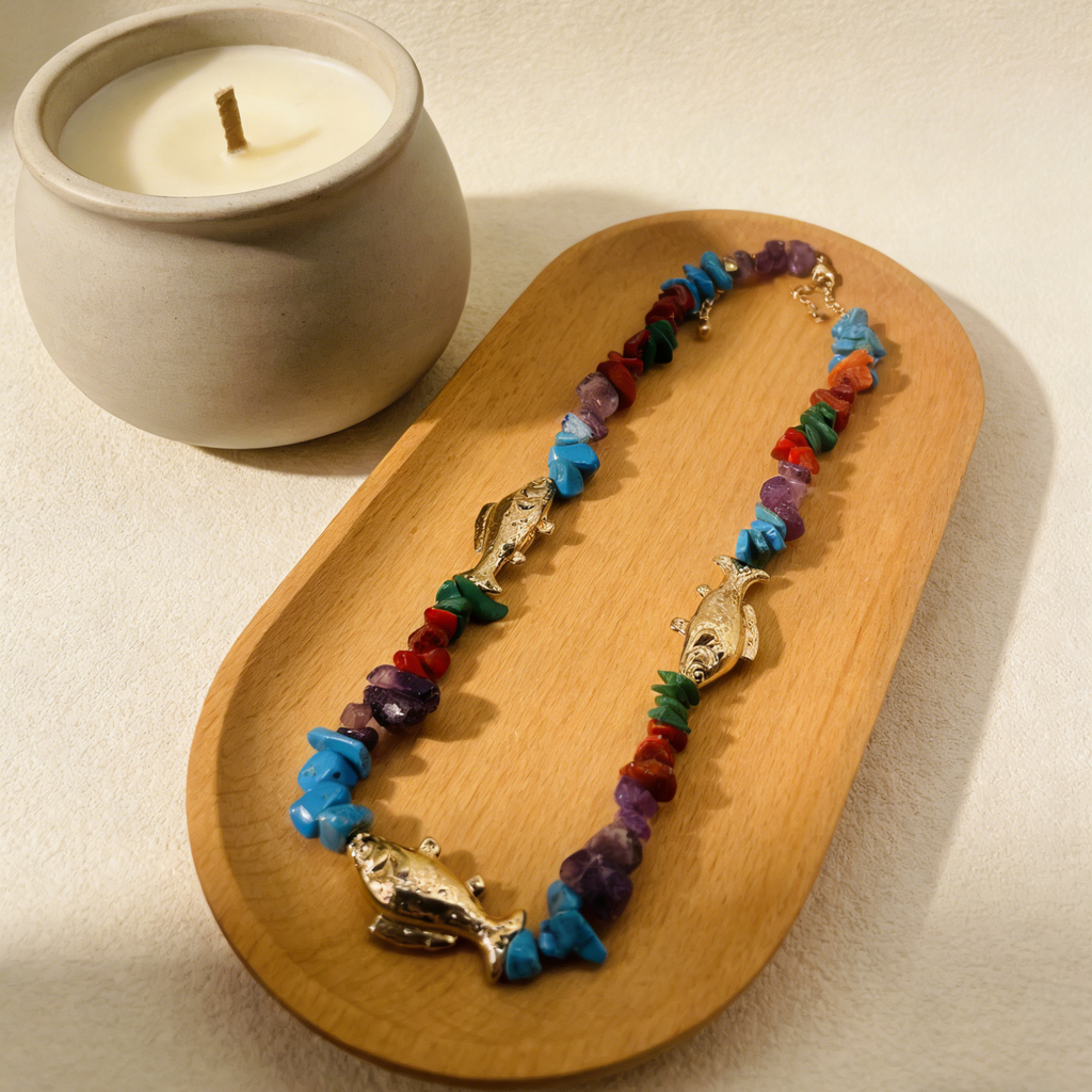 Collar bohemio con pez de piedra de colores | Joyería estética de verano Y2K