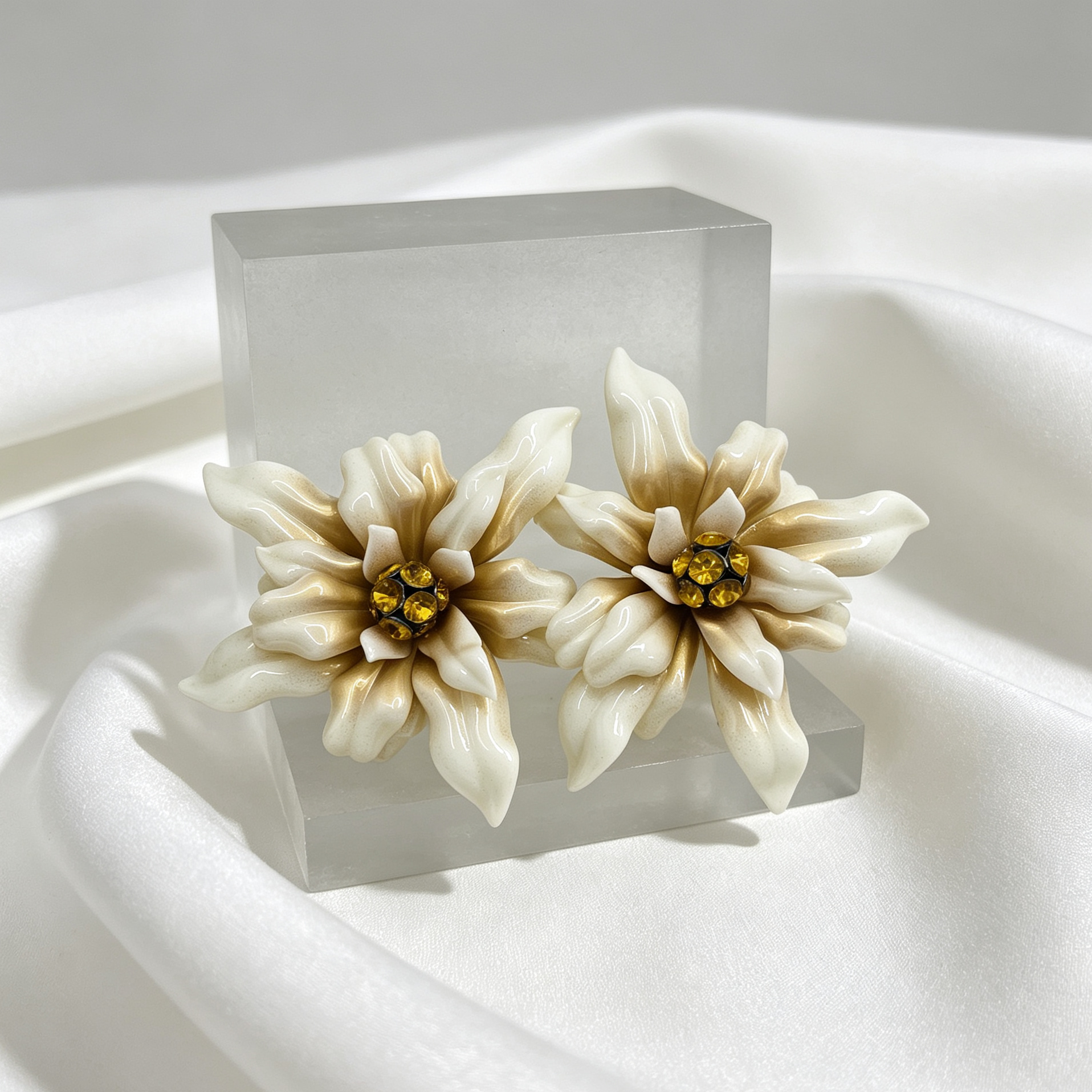 Set Pendientes y Pulsera Flor Crema‑Oro, Accesorios de Fiesta para Mujer, Venta al Por Mayor|JI JOYA