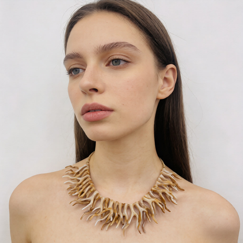 Gargantilla con diseño de rama de coral