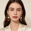 Pendientes Colgantes Vintage Dorados con Piedras Rojas de Resina | Mayorista JI JOYA