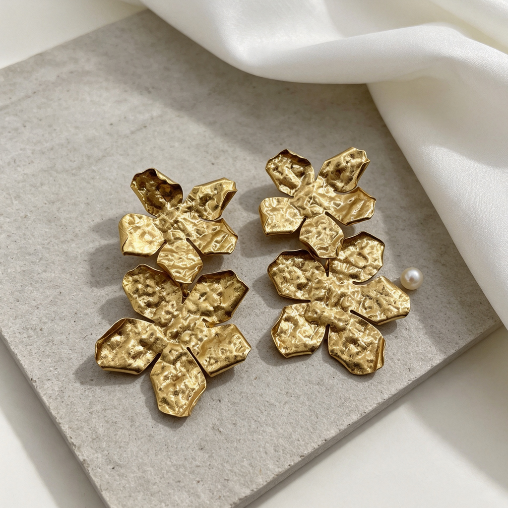 Pendientes Flor Doble Metal Martillado Dorado | Joyería Mayorista JI JOYA