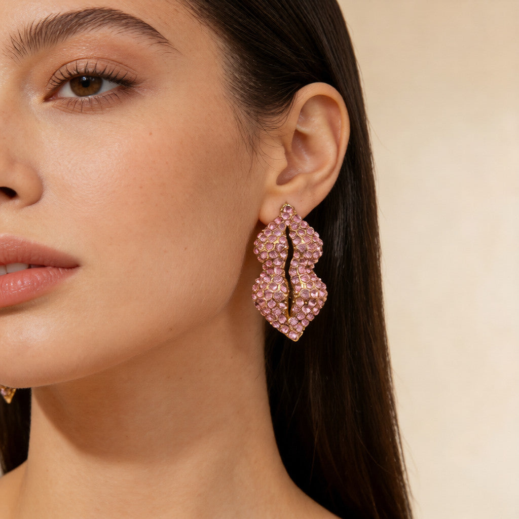 Collar de Labios de Cristal Rosa con Flecos Dorados - Colección Glamour