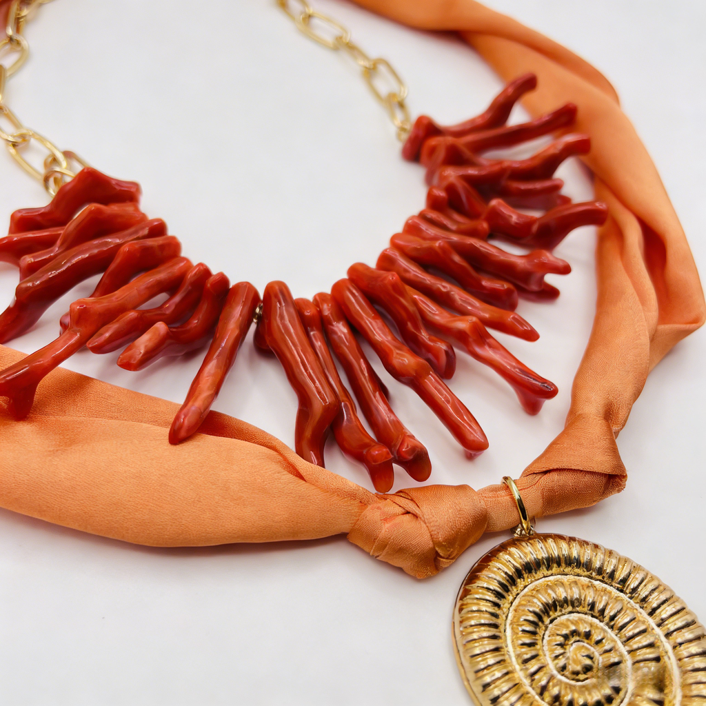 Collar bohemio con forma de rama de coral | Colgante de amonita dorada | Joyería llamativa