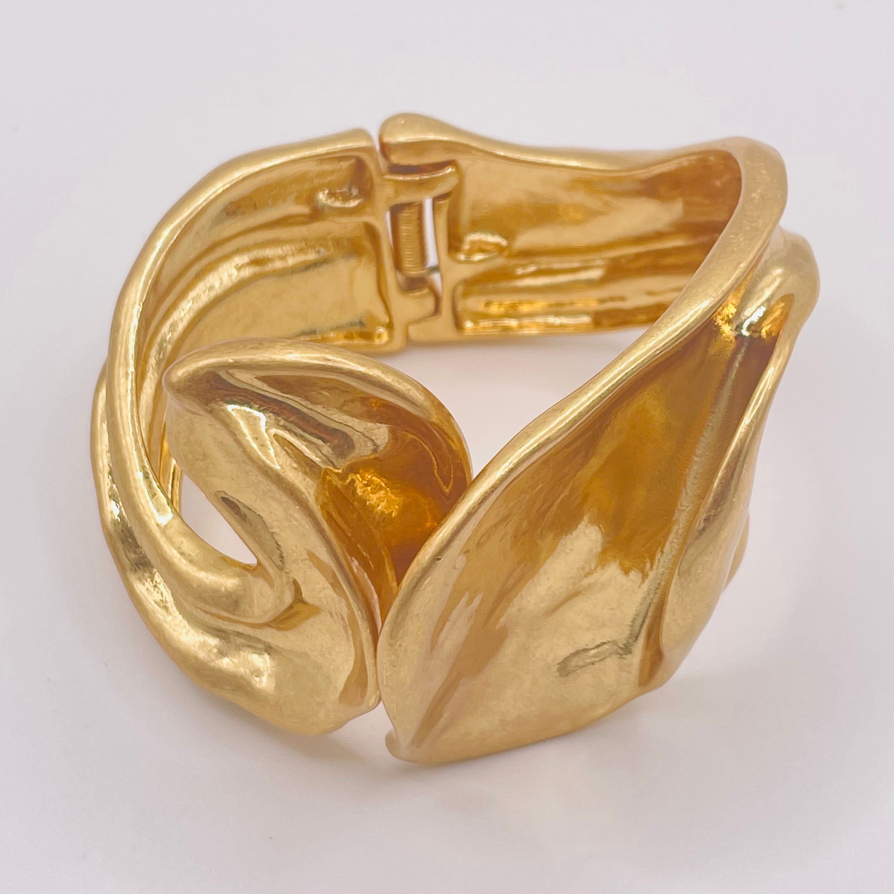 Brazalete de Diseño Orgánico Texturizado | Plata y Dorado | Joyería al Por Mayor|JI JOYA