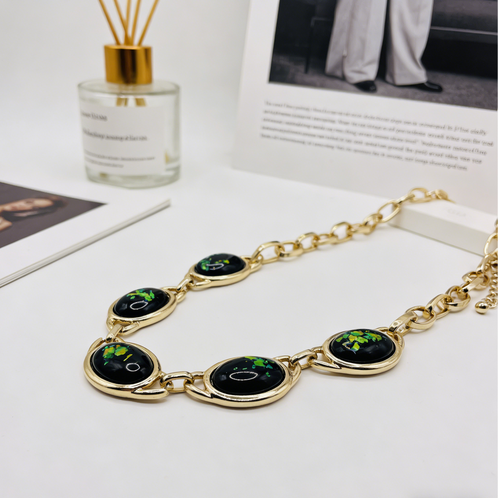 Conjunto de Joias em Opala Negra Banhado a Ouro | Brincos Pendentes, Colar e Pulseira
