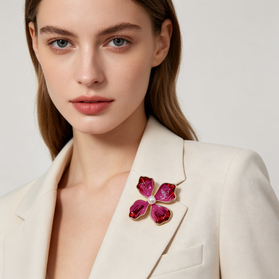 Broche de Flor de Zirconio con Esmalte Magenta - Bisutería para Revendedores|JI JOYA