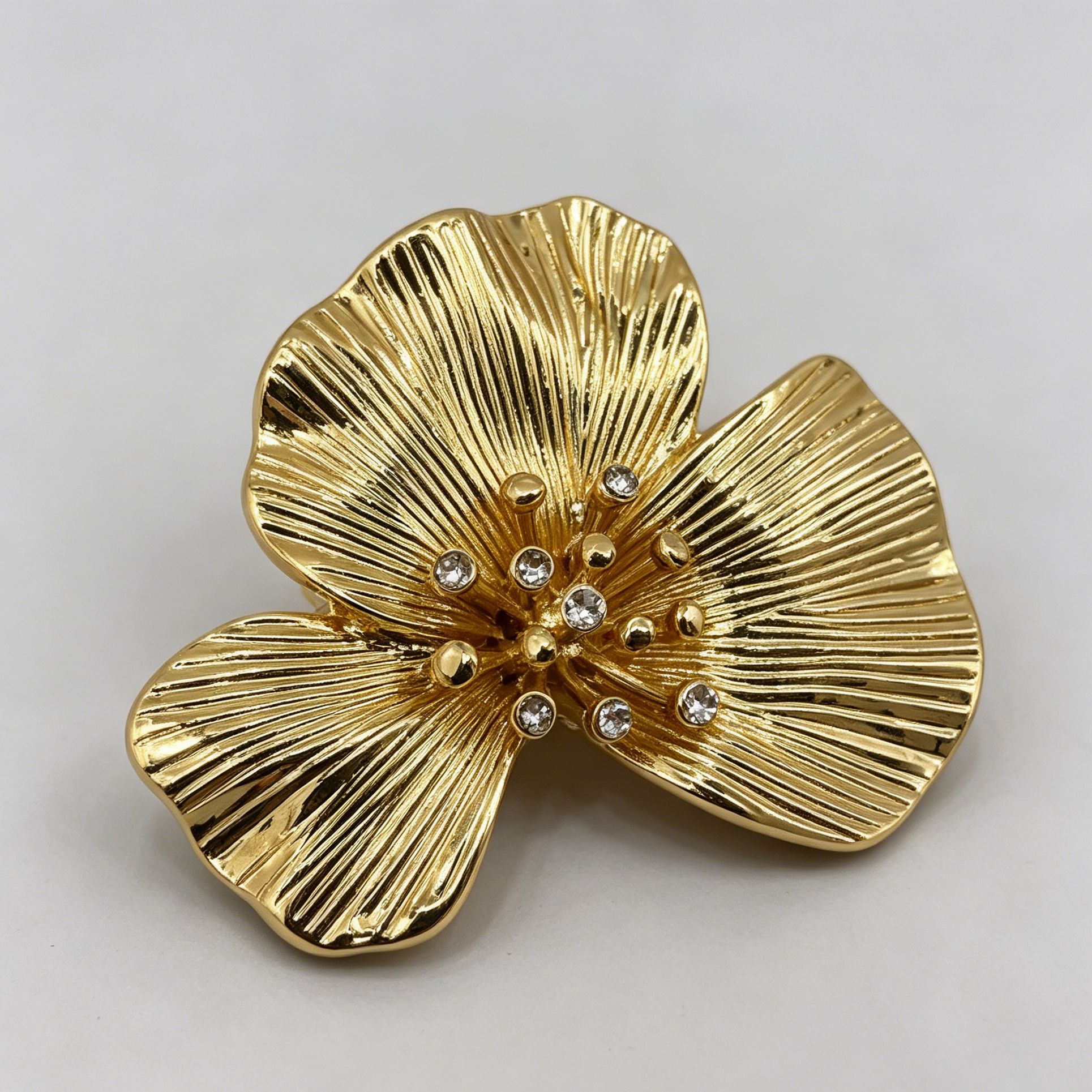 Broche de Flor Dorada Texturizado con Piedras de Cristal, Accesorio de Moda de Alta Calidad para Mayoristas, Diseño Original de Joyería|JI JOYA
