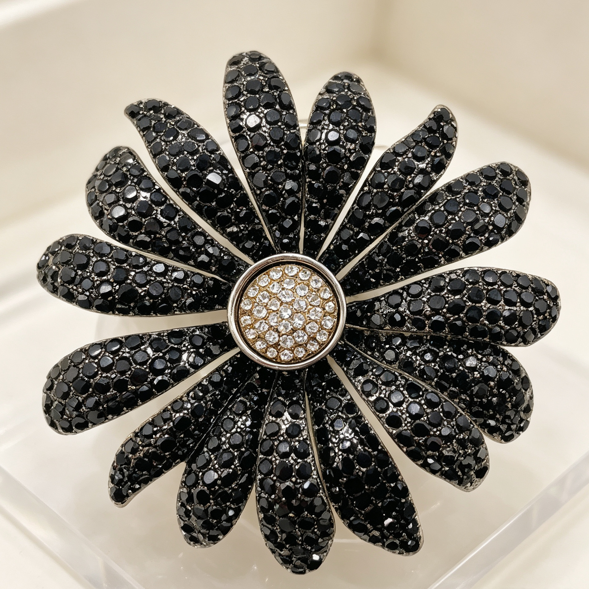 Broche Margarita con Piedras Negras, Broche Flor de Cristal de Moda al Por Mayor|JI JOYA