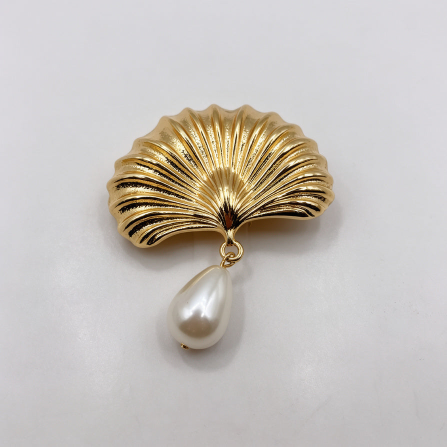Broche Dorado en Forma de Concha con Perla Colgante | Joyería al por Mayor|JI JOYA