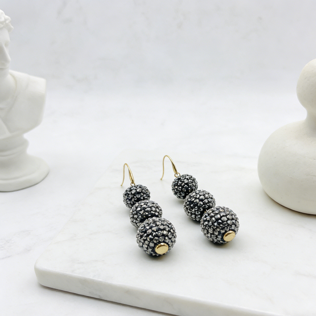 Conjunto de joyas con bolas de pavé negro | Pendientes, collar y pulsera llamativos para fiestas de noche