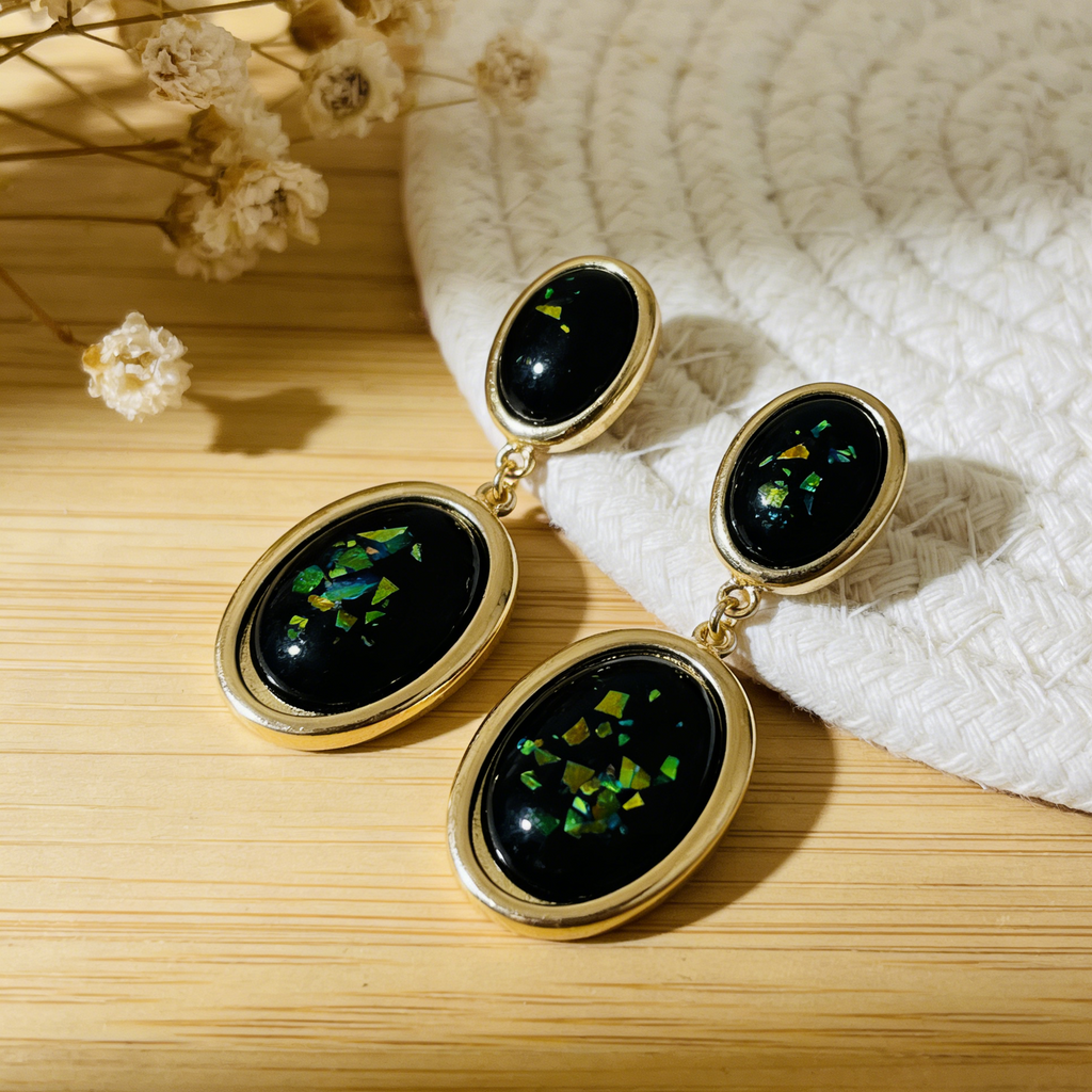 Conjunto de Joias em Opala Negra Banhado a Ouro | Brincos Pendentes, Colar e Pulseira