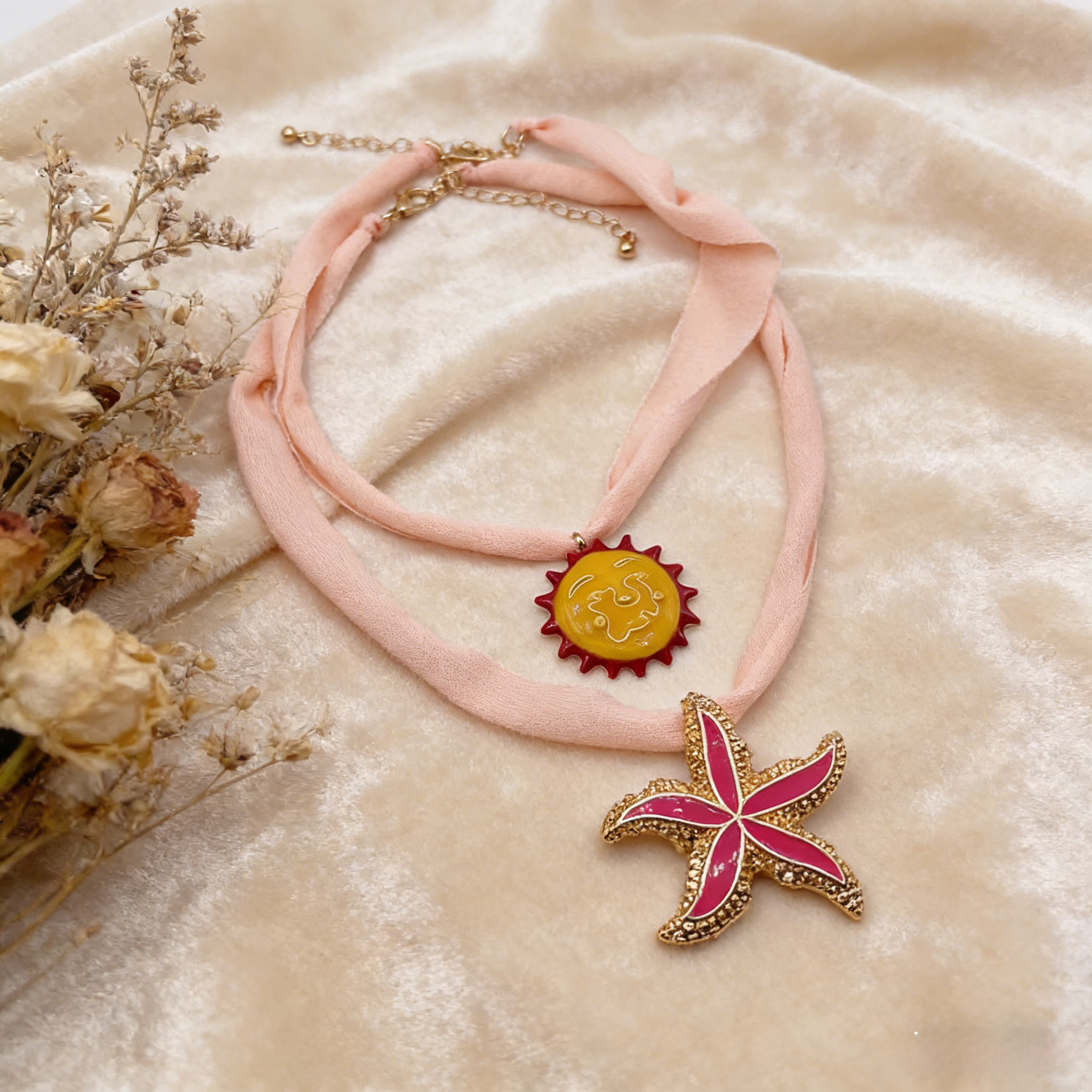 Gargantilla de terciopelo estilo bohemio playero con colgante de sol y estrella de mar