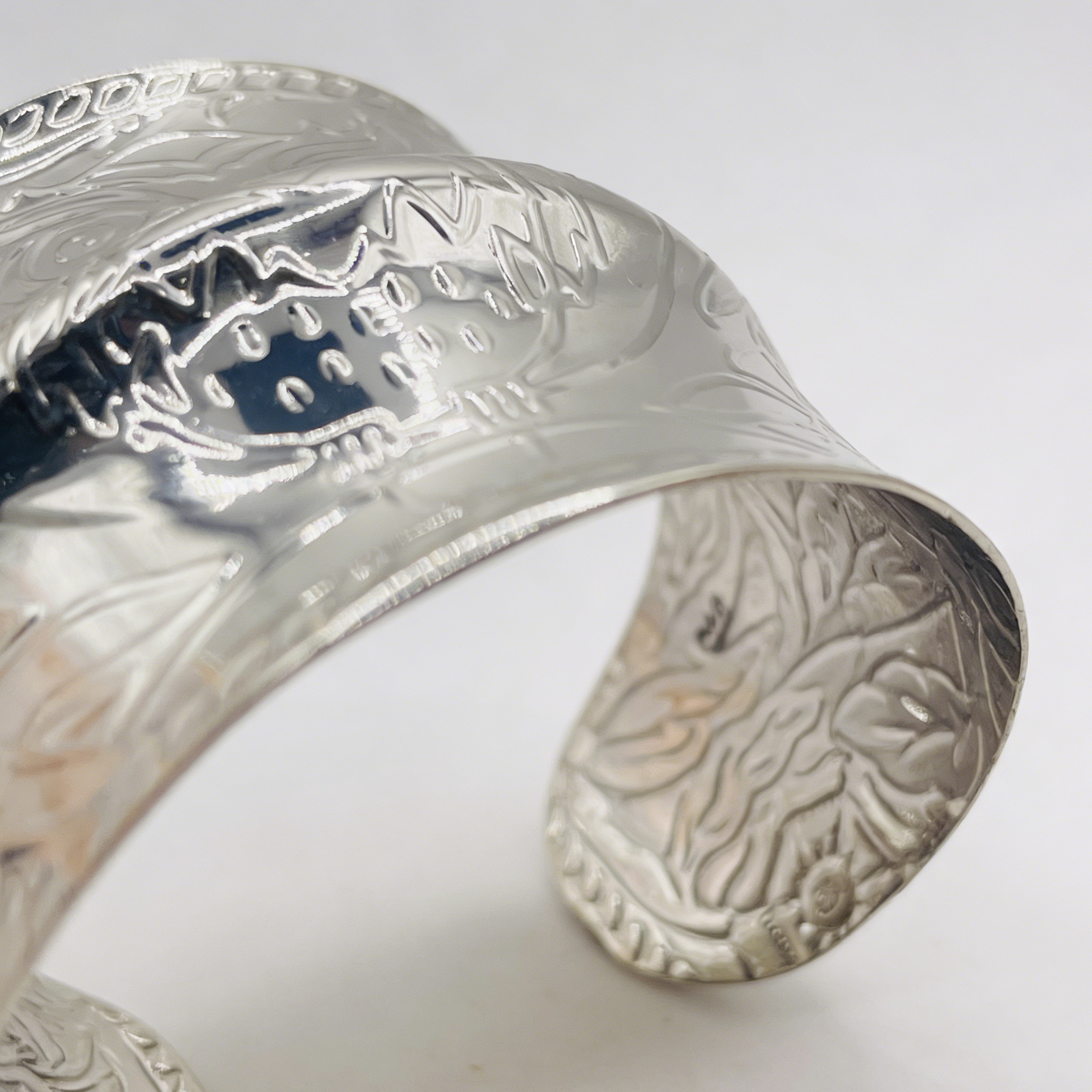 Brazalete de Diseño Maya/Polinesio Dorado - Accesorio Moda al Por Mayor|JI JOYA