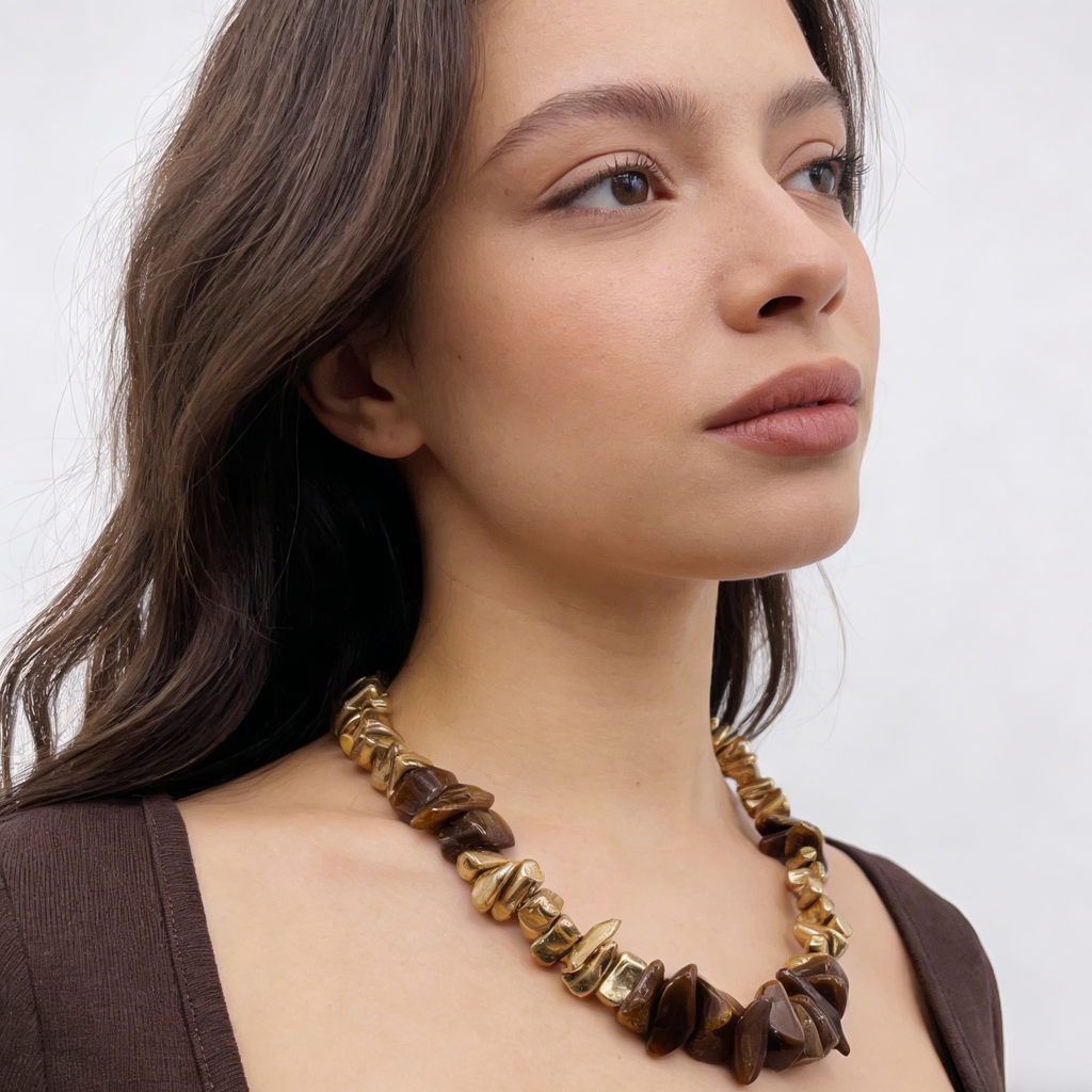 Collar de guijarros de ojo de tigre natural, diseño de nicho, gargantilla de alta gama, estilo vintage, versátil para uso diario.
