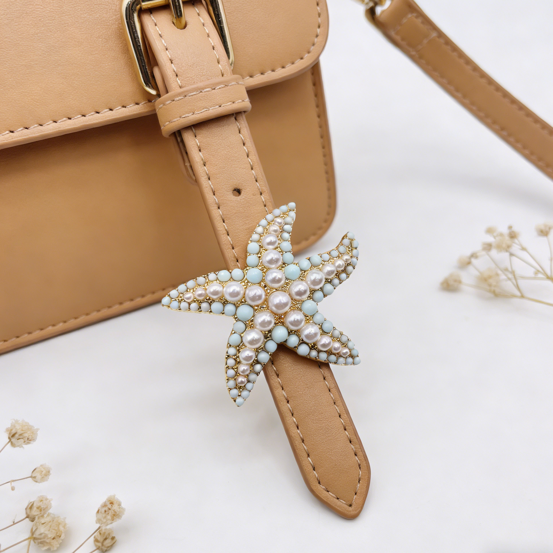 Alfinete vintage de estrela-do-mar em coral e laranja | Alfinete dourado com detalhes em pérolas