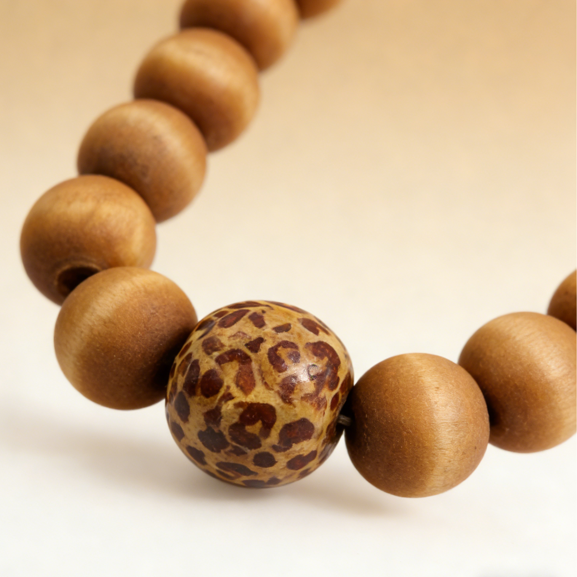 Gargantilla de cuentas de madera natural | Joyería minimalista bohemia con estilo
