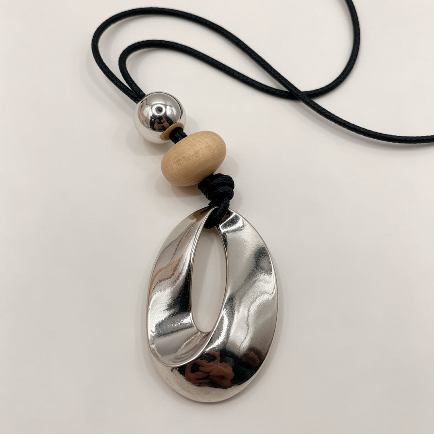 Collares Colgantes de Metal Plata y Madera, Cordón Negro | Moda Minimalista para Mujer, Mayorista