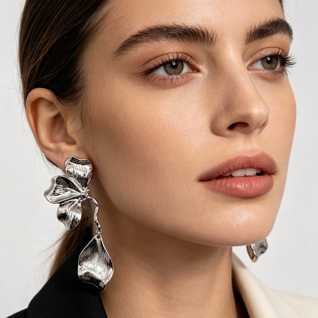Pendientes Flor Metálicos Bicolor Plata y Oro, Pendientes Colgantes Texturizados al Por Mayor para Mujer, Joyería de Moda al Por Mayor OEM ODM|JI JOYA