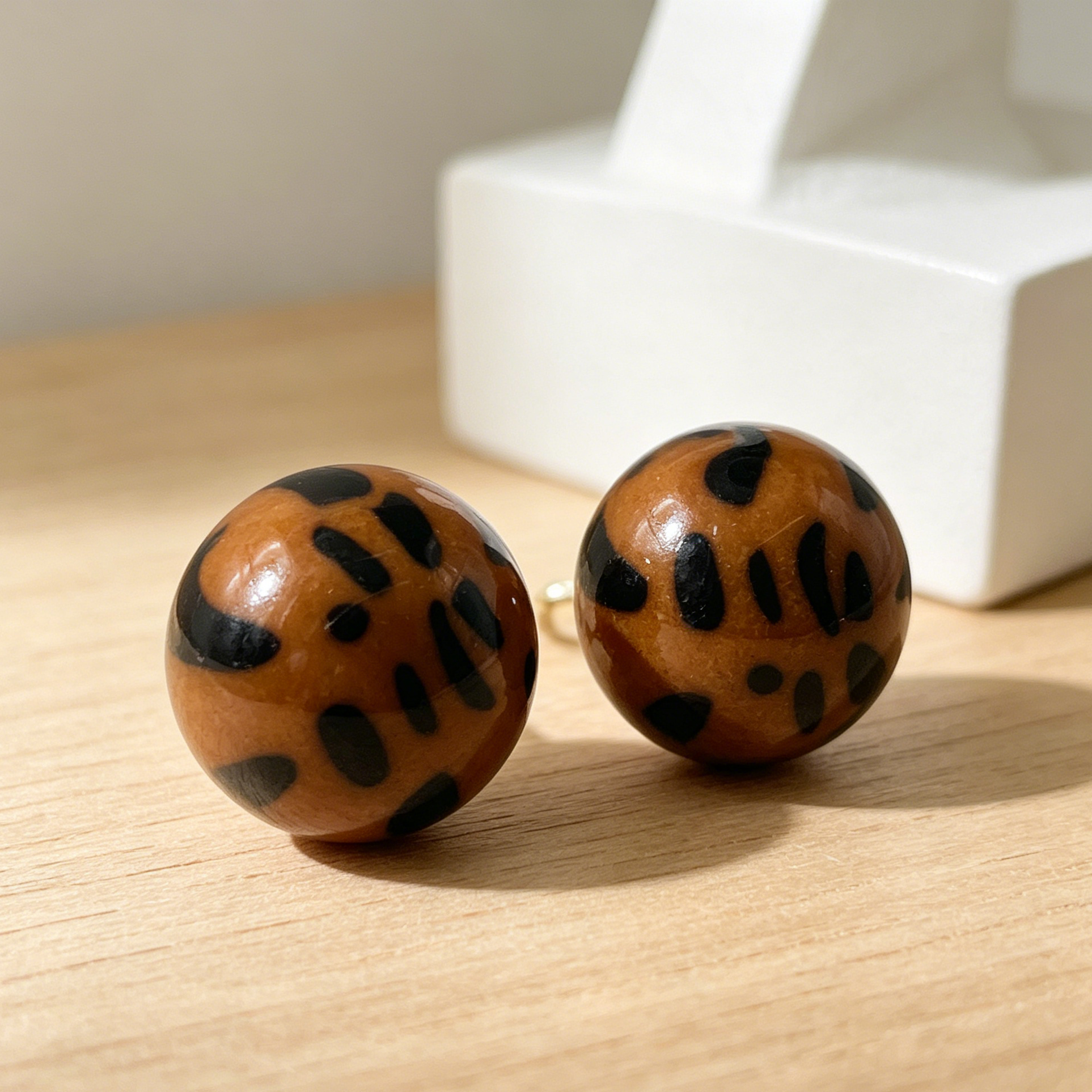 Pendientes redondos estampado leopardo mayorista | Bisutería de resina moda otoño-invierno|JI JOYA