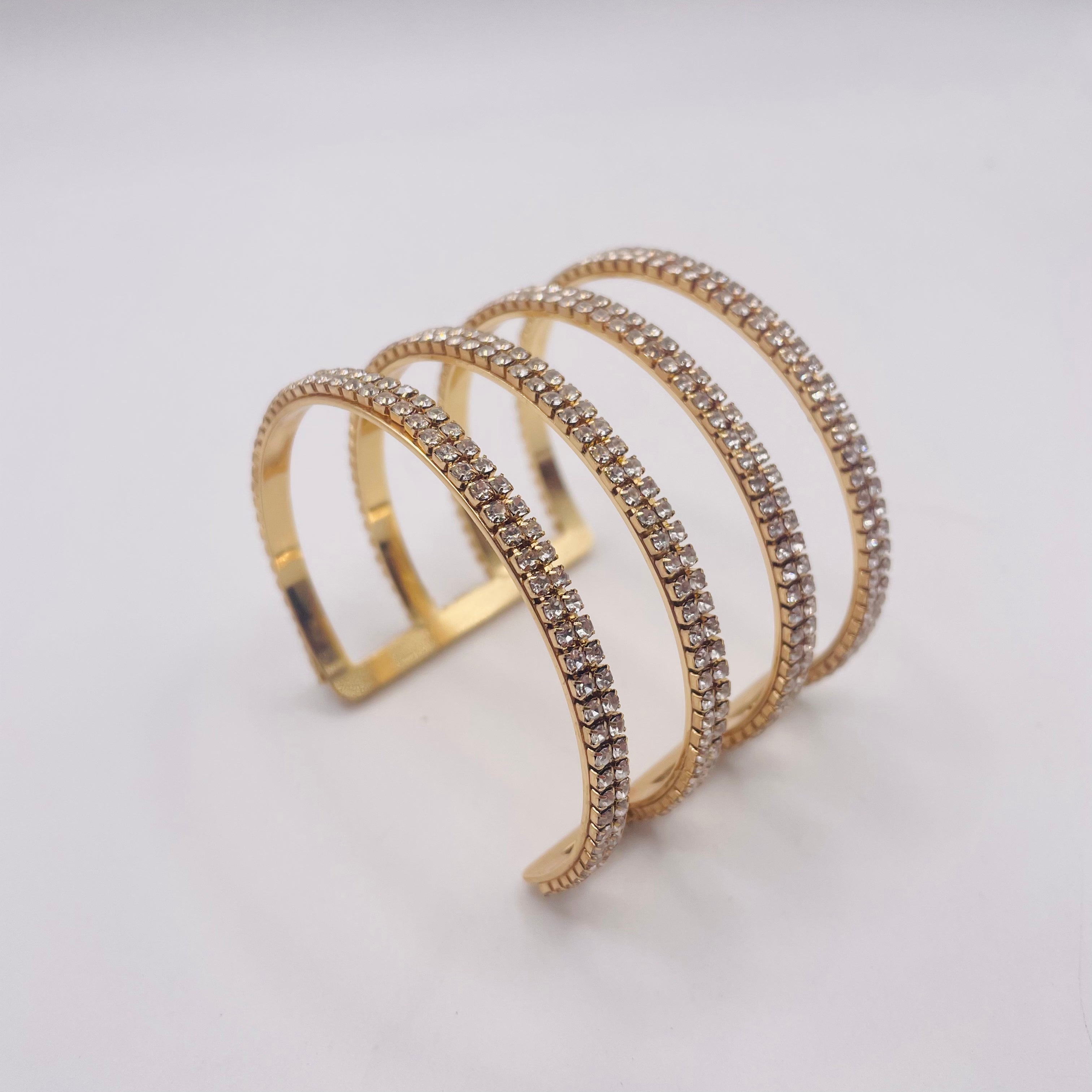Brazalete Espiral de Circonias Doradas al Por Mayor | Diseño de 4 Bandas, Aleación de Zinc|JI JOYA