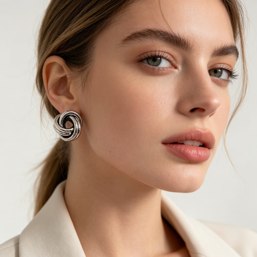 Pendientes Nudo Retorcido Metalico | Accesorio de Moda al Por Mayor, Diseño Unisex Oro y Plata|JI JOYA