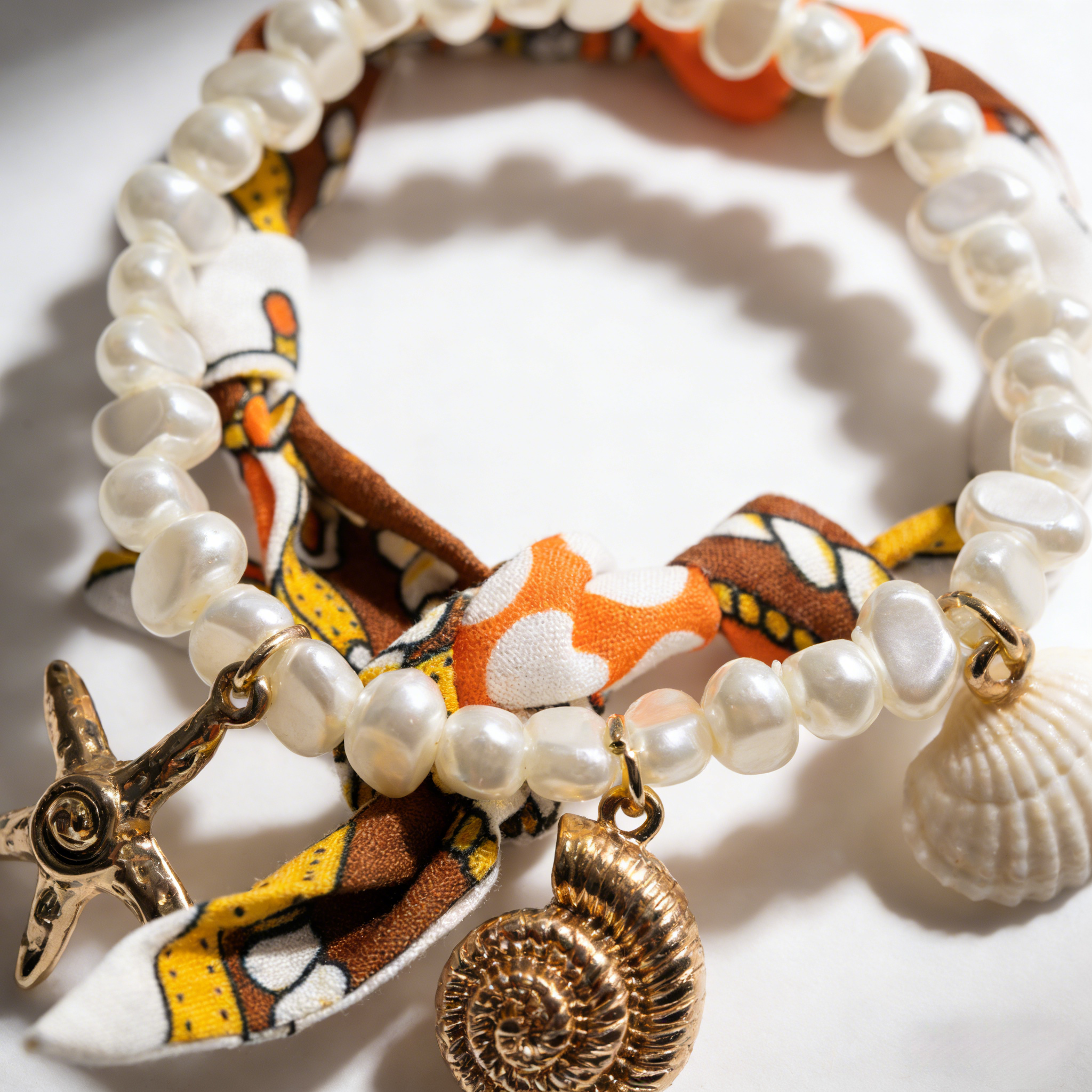 Pulseira multicamadas Bohemian Vacation | Pulseira de pérolas com berloque de concha e estrela-do-mar