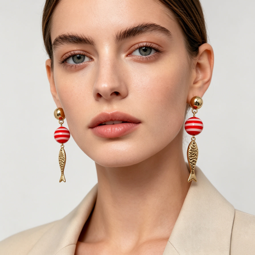 Pendientes Colgantes de Pez Dorado con Bola Rayada Rojo y Blanco | Mayorista de Bisutería Moda|JI JOYA