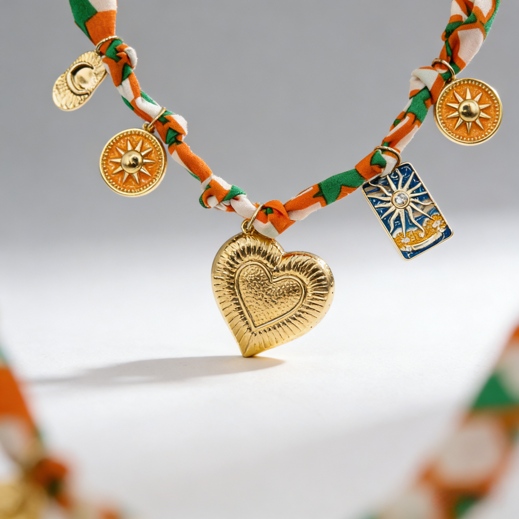 Gargantilla con colgante de corazón bohemio: collar retro de tela tejida colorida para vacaciones y uso diario.