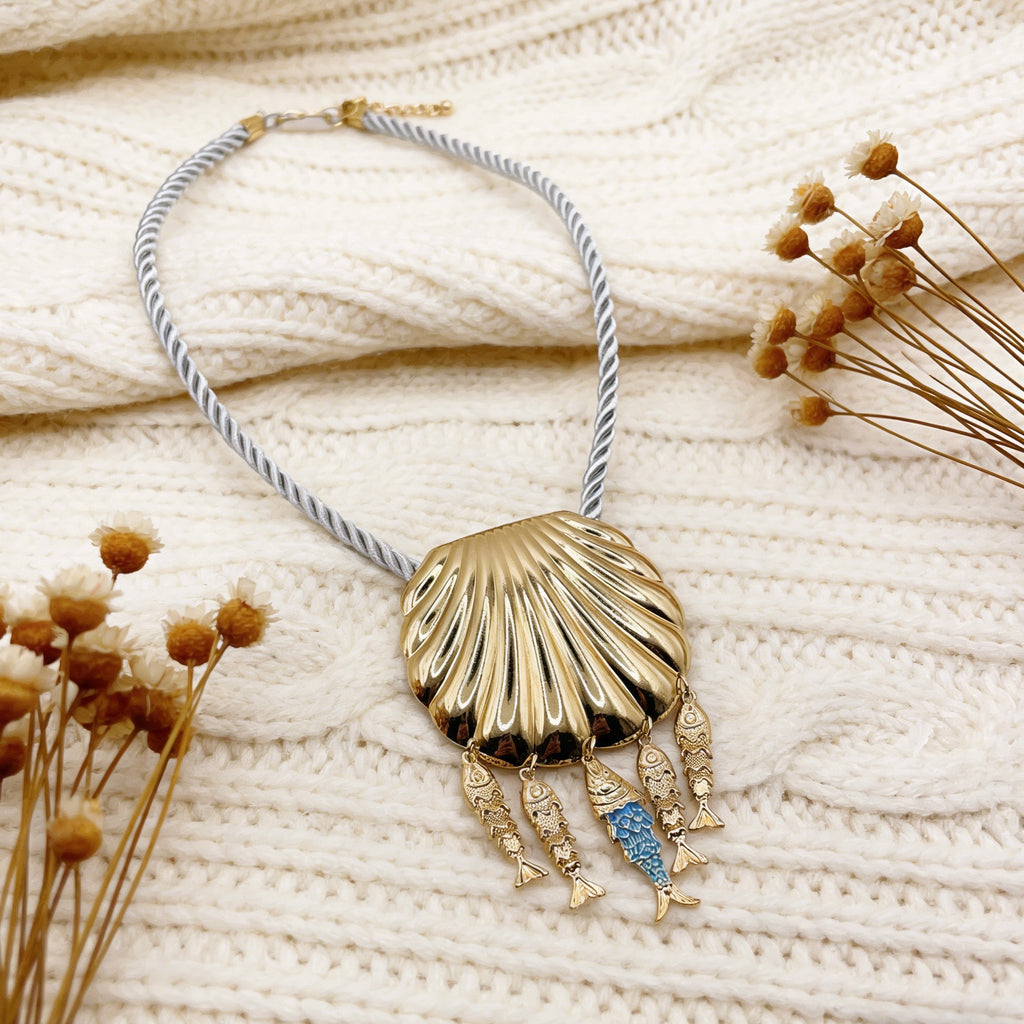 Gargantilla con borlas de conchas y peces con temática oceánica, collar de cuerda tejida, collar de lujo estilo resort.
