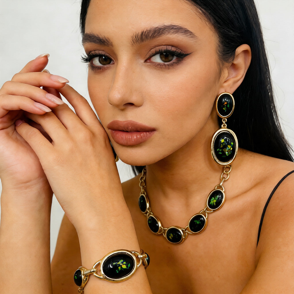 Conjunto de Joias em Opala Negra Banhado a Ouro | Brincos Pendentes, Colar e Pulseira