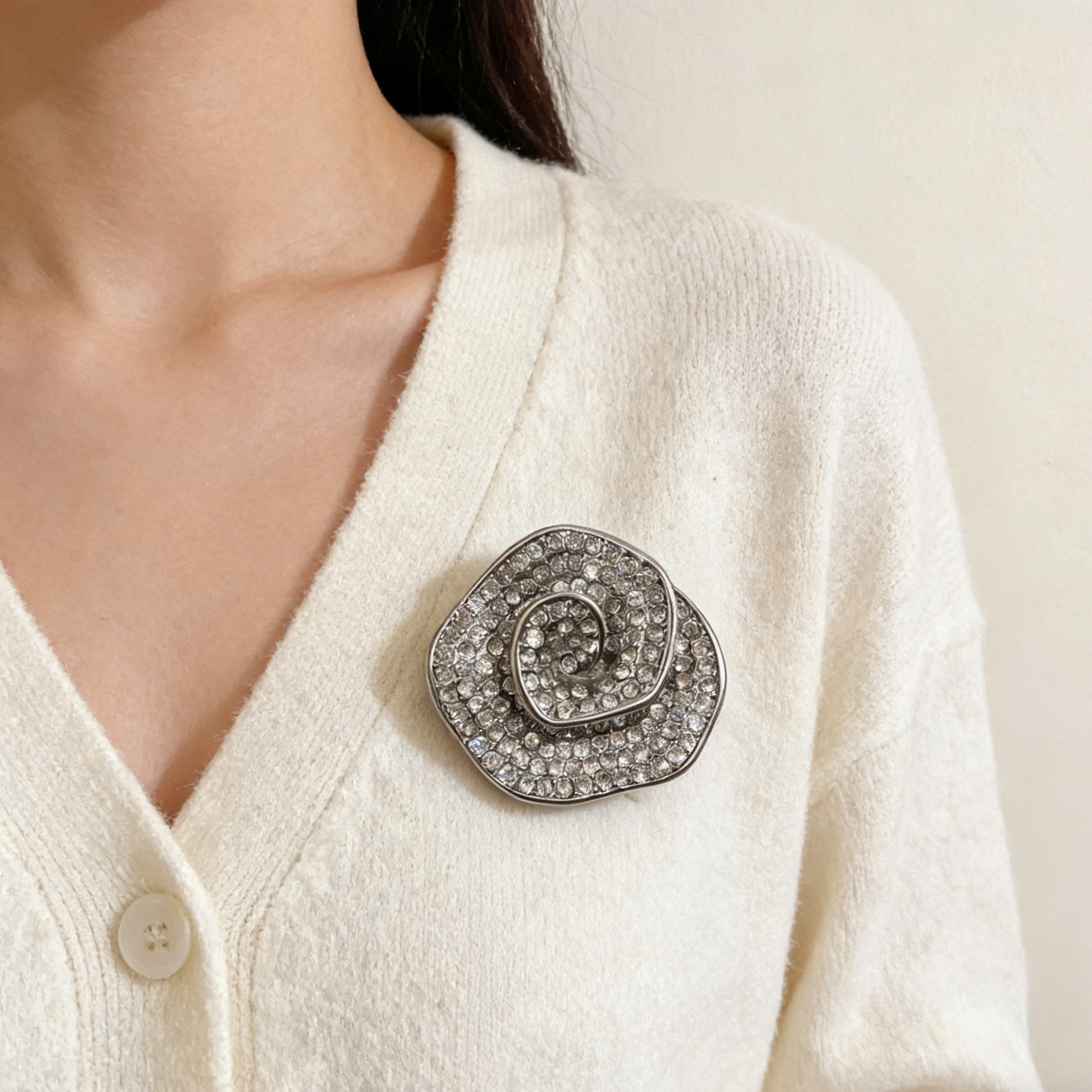 Broche de flor com remoinho de strass | 2 cores | Alfinete vintage com estilo