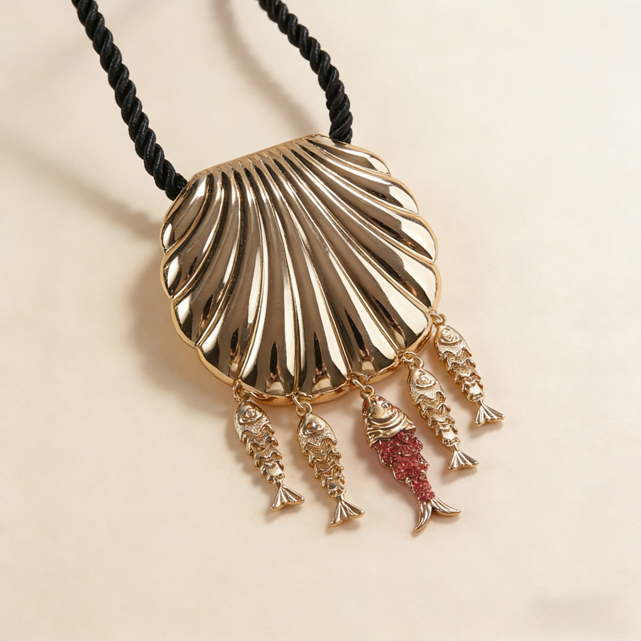 Gargantilla con borlas de conchas y peces con temática oceánica, collar de cuerda tejida, collar de lujo estilo resort.