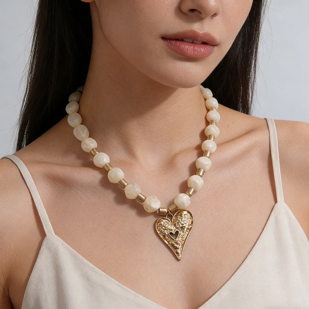 "Collar de cuentas de ágata negra en forma de corazón con efecto desgastado retro": un collar de clavícula de nicho dulce y fresco.