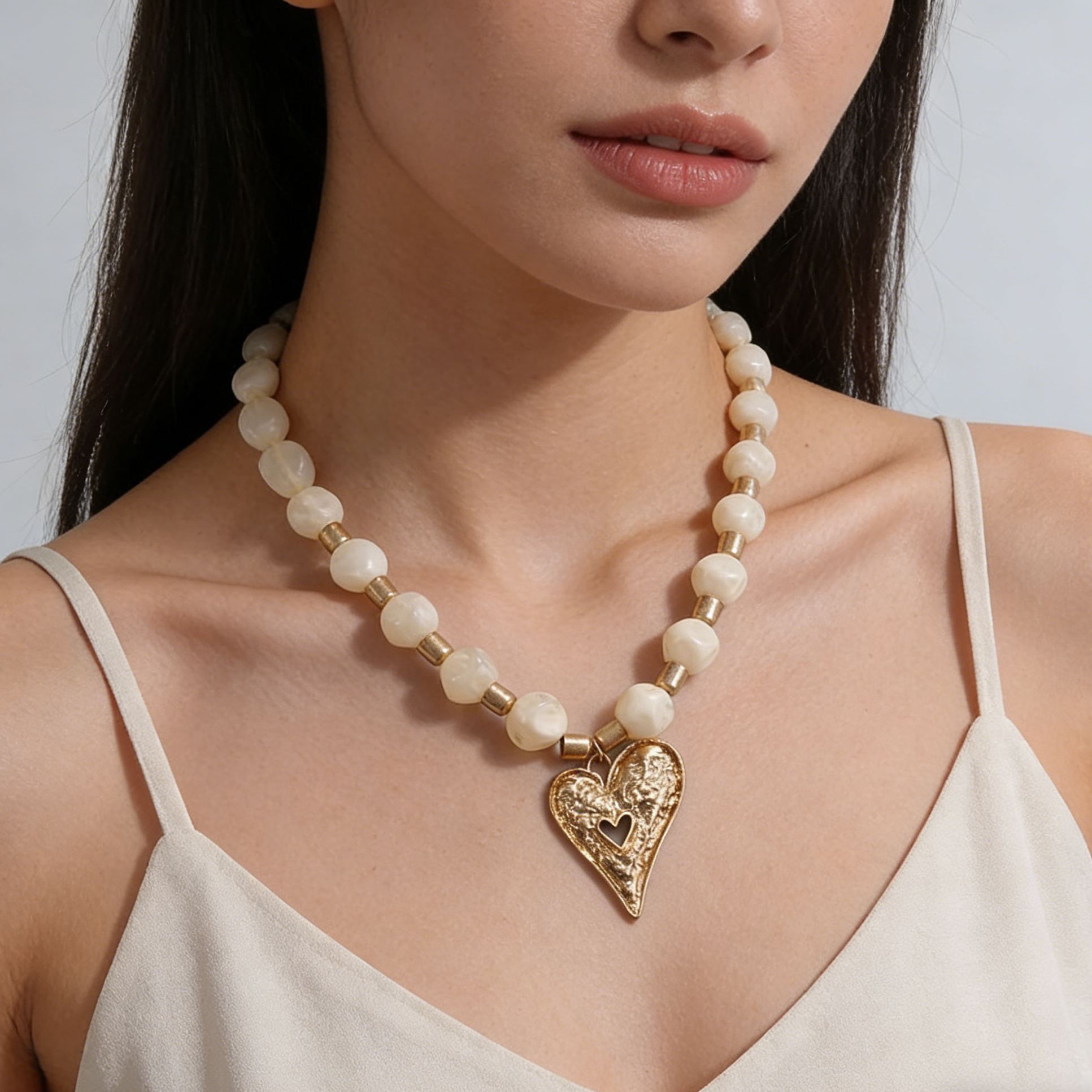 "Colar de contas de ágata preta em forma de coração com efeito desgastado retrô": um colar de clavícula doce e fresco.