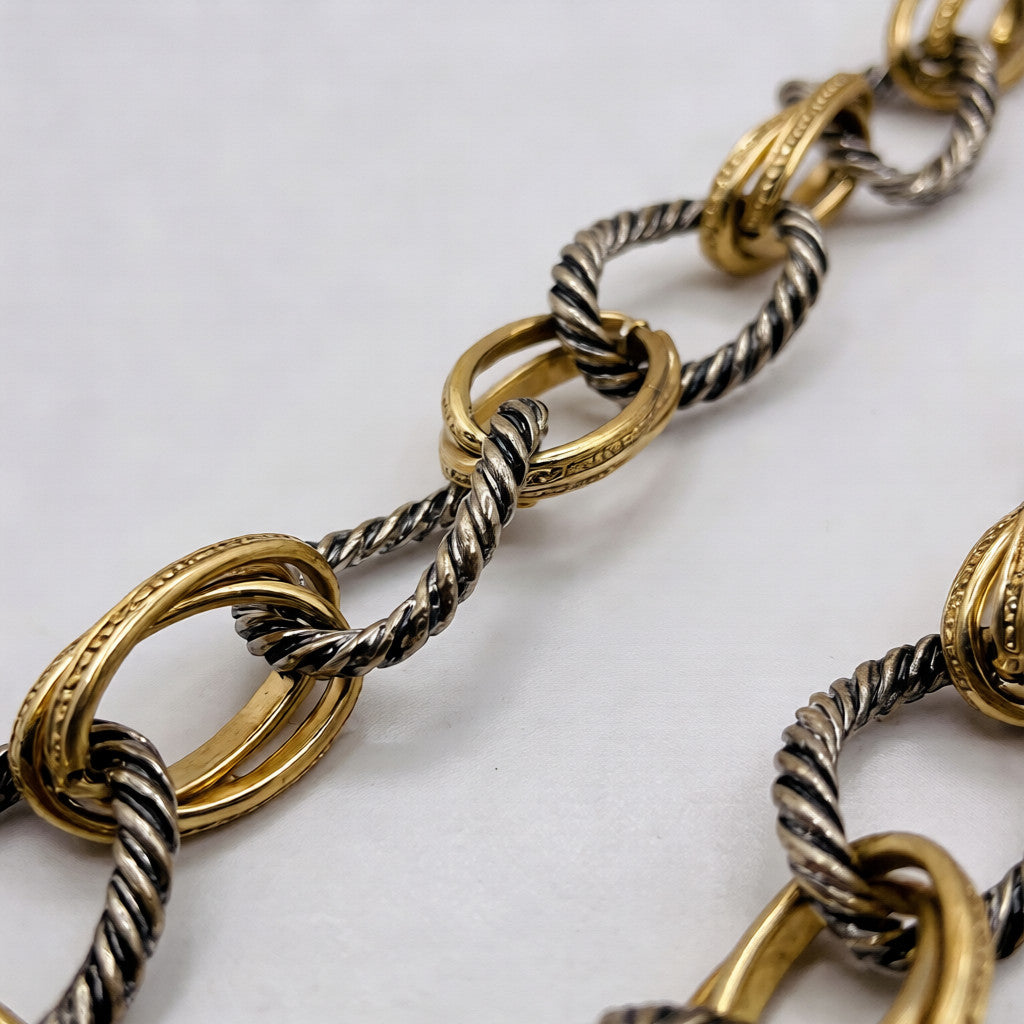 Collar de cadena de dos tonos con diseño de eslabones entrelazados