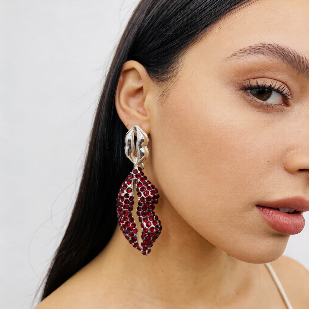 Juego de Joyería Bold Labios Rojos con Cristales - Collar de Cadena y Pendientes Statement