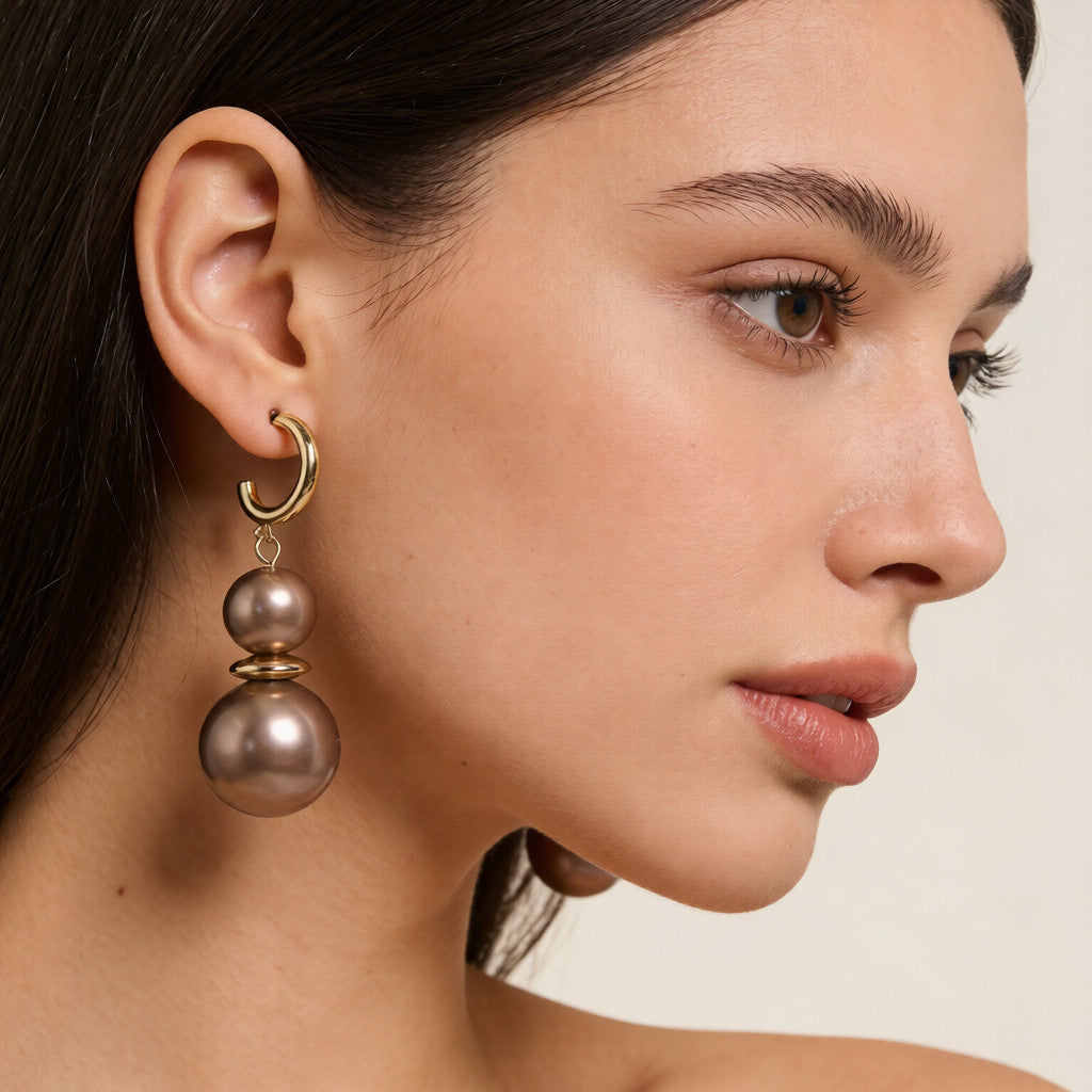 Conjunto de collar y pulsera de perlas gris oscuro mate | Joyería minimalista de lujo con detalles en oro para mujer