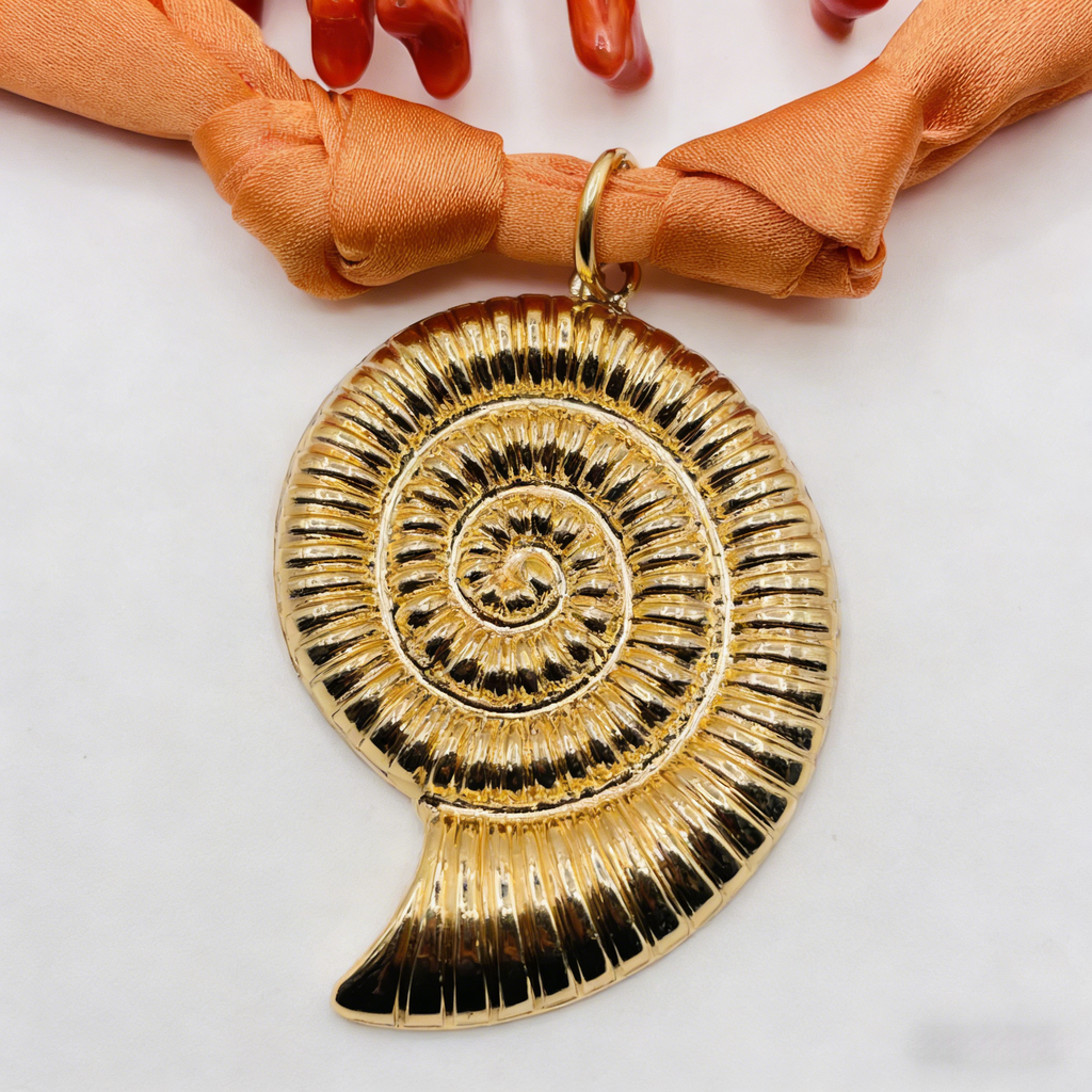 Collar bohemio con forma de rama de coral | Colgante de amonita dorada | Joyería llamativa