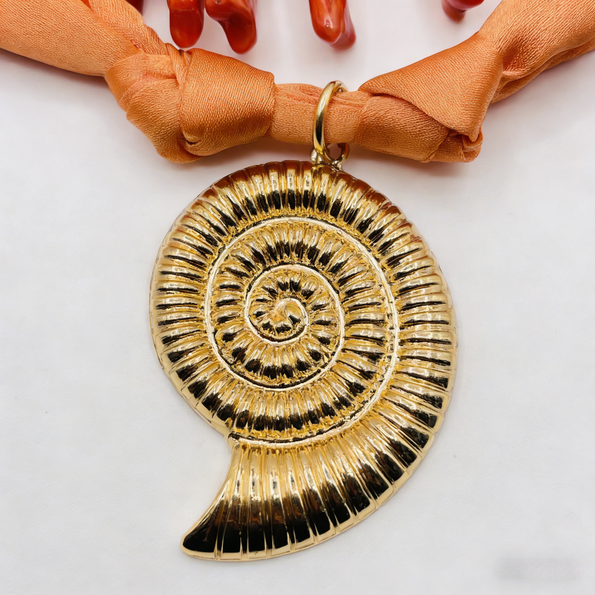 Collar bohemio con forma de rama de coral | Colgante de amonita dorada | Joyería llamativa