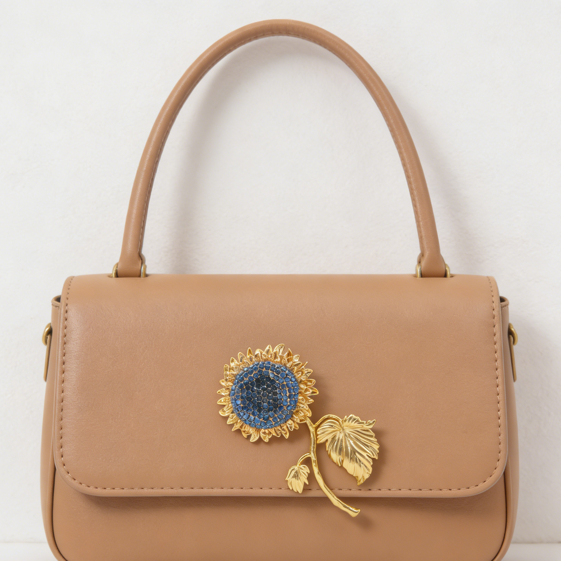 Alfinete de girassol dourado de estilo vintage, um design floral único para mulher.