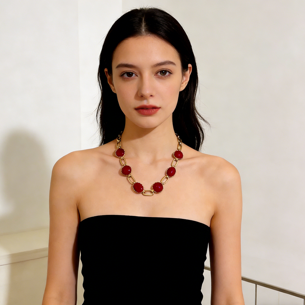 Collar de cadena de oro con piedras rojas de resina | Joyería de fiesta elegante