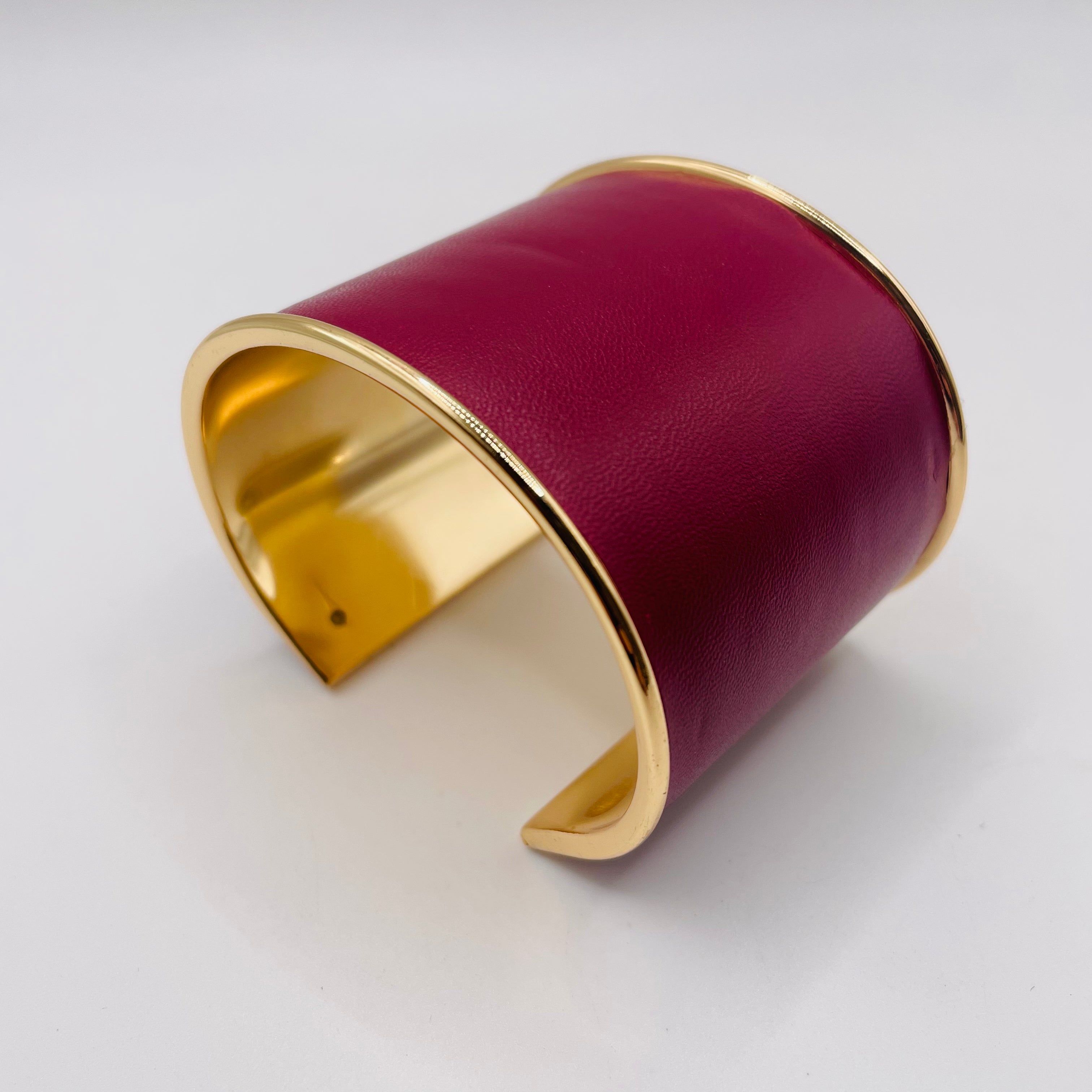 Brazalete Ancho de Cuero Sintético con Borde Dorado | Joyería Mayorista para Mujer | Varios Colores|JI JOYA