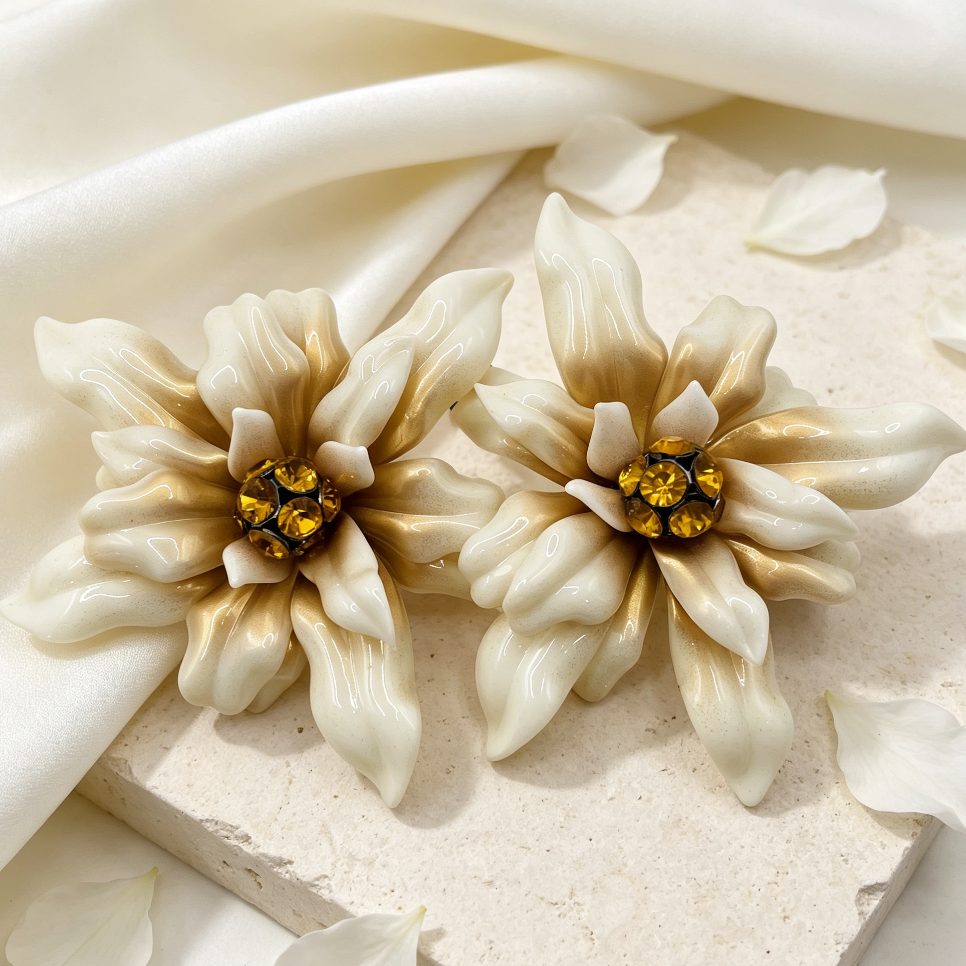 Set Pendientes y Pulsera Flor Crema‑Oro, Accesorios de Fiesta para Mujer, Venta al Por Mayor|JI JOYA