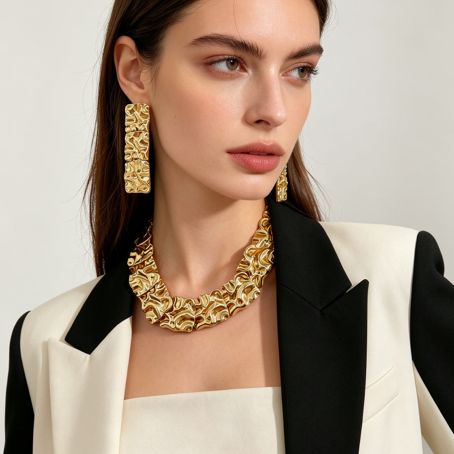 Set de Joyería Geométrica Texturizada en Plata/Oro - Collar y Pendientes de Lujo para Mujer, Diseño Moderno para Mayoristas|JI JOYA