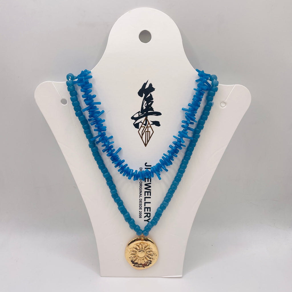 JI JOYA VENTA AL POR MAYOR|Collar de Doble Capa con Colgante Sol Dorado | Estilo Bohemio Mayorista (Rojo/Azul)